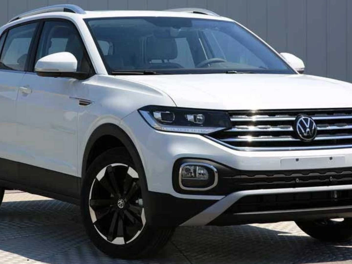 Volkswagen Tacqua white front view 2024