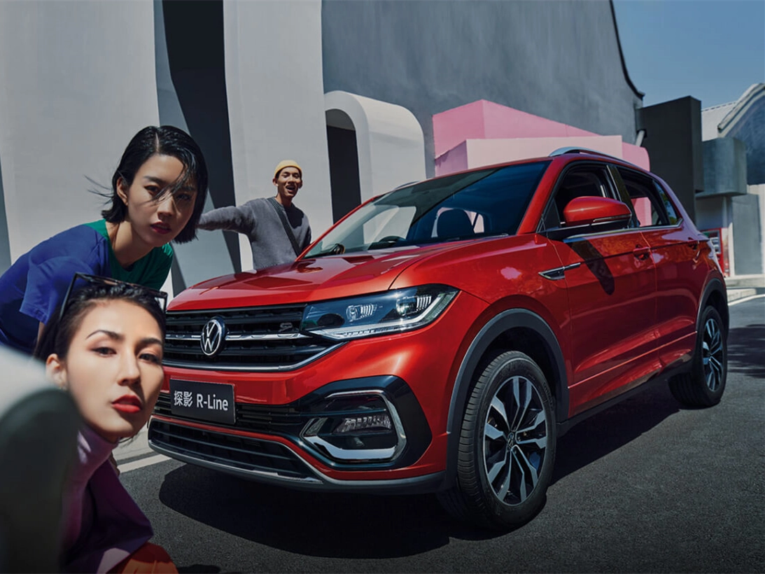 Volkswagen Tacqua red interior dashboard